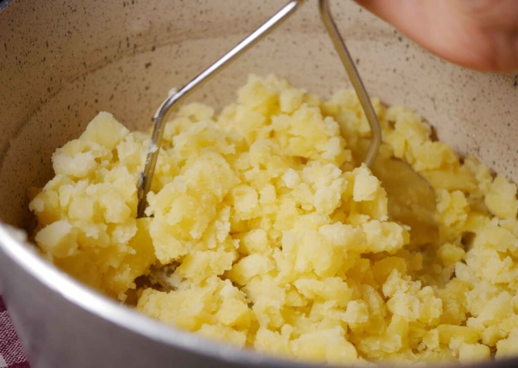 gepureerde aardappel borden opmaken serveren